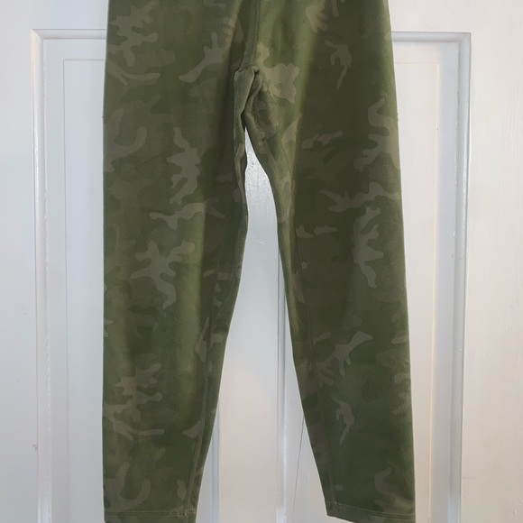 P’tula active green stealth leggings - Picture 2 of 6